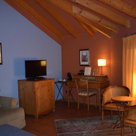 Hotel Sara De Ur La Cabrera Eksteriør bilde
