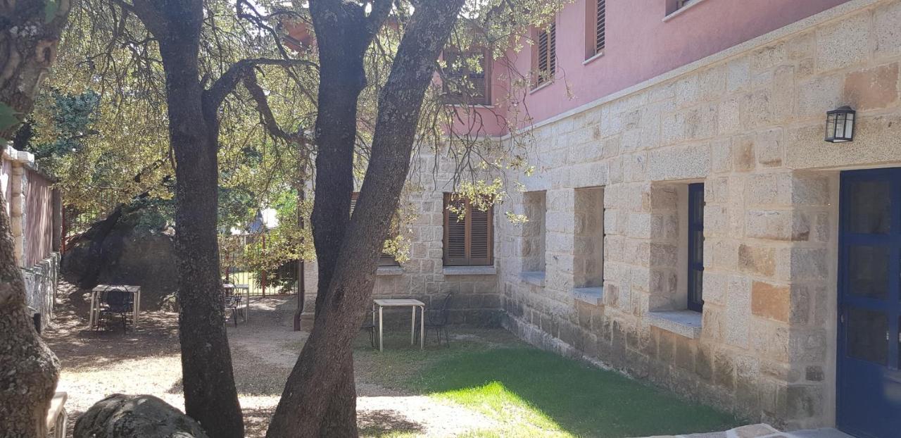 Hotel Sara De Ur La Cabrera Eksteriør bilde