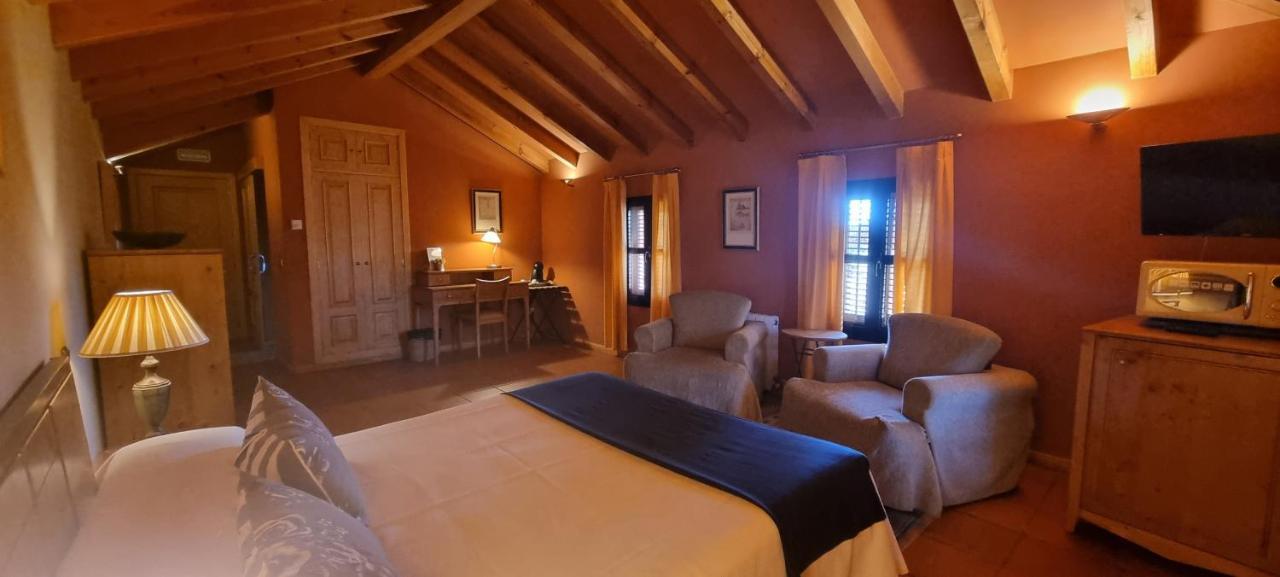 Hotel Sara De Ur La Cabrera Eksteriør bilde