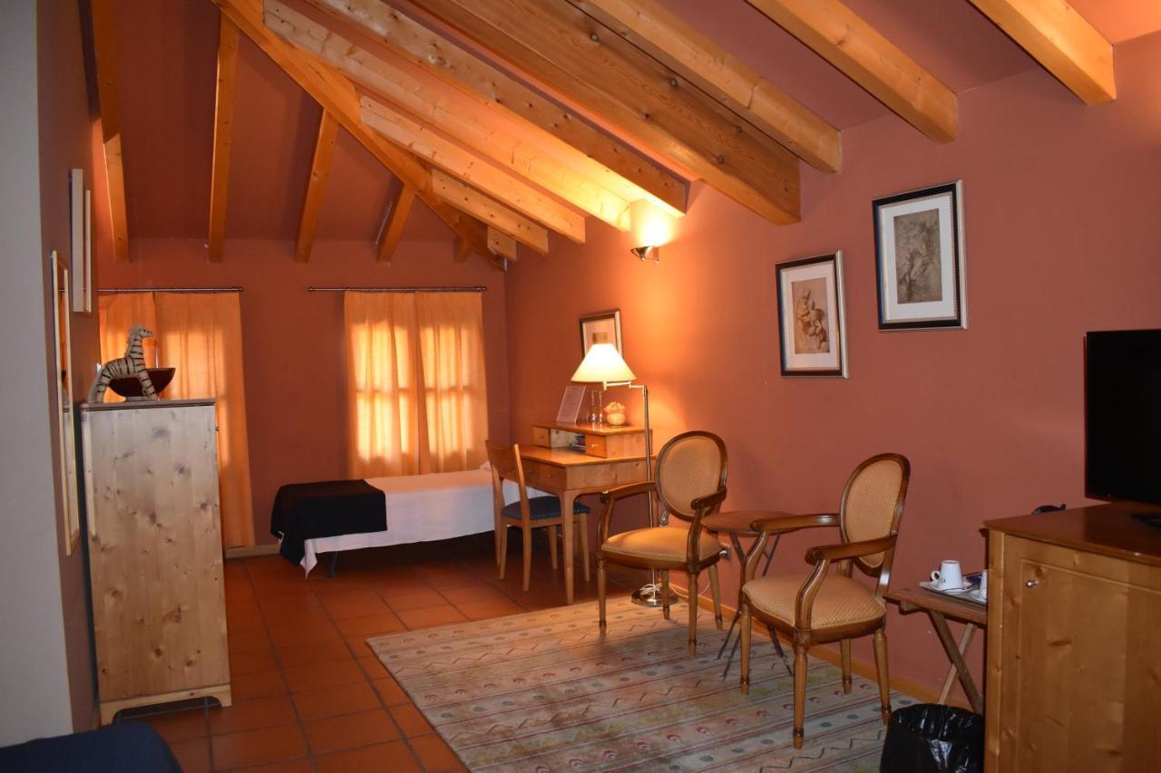 Hotel Sara De Ur La Cabrera Eksteriør bilde